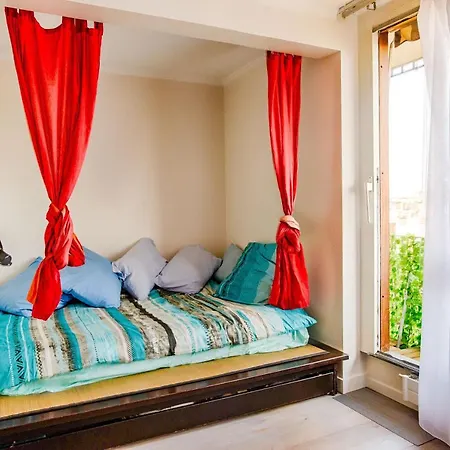 Charming With Balcony Apartment Paris
